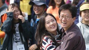 이화여대 첫 ‘파더스 데이’ 행사… 父女 100쌍 안산 자락길 거닐며 이야기꽃