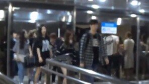 레드벨벳 매니저 “야 야 야 XX 나와 다 떨어져 뒤로”…소속사 사과