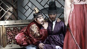 ‘간신’ 주지훈, 파격 노출 연기...여친 가인 아무 반응 없어