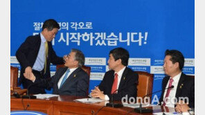 문재인, 정청래에 최고위원직 ‘직무정지’ 추진…쇄신 의지 부각