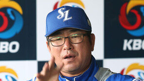 류중일 감독 母 “이지영이 공 잘 맞히던데, 와 바깠노?”