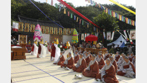 [부처님오신날]6·25전쟁 희생자 위로하고 공존과 상생 기원 