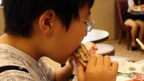 아동 고혈압 환자 급증 “패스트푸드와 가공식품 섭취 줄여야”