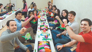 국악합주·전통 등(燈) 감상… 연등 촛불따라 걸으며 힐링하세요 