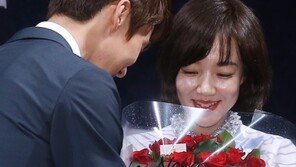 ‘은밀한 유혹’ 유연석, 임수정에게 로즈데이 선물…‘강소라가 질투할라’