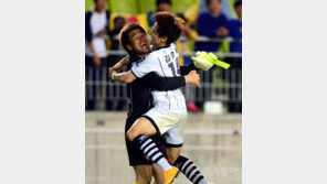 “삼촌이 꼭 한개는 막을게”…김병지, 역시 클래스가 달랐다