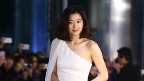 [단독] 전지현, 세계적 거장 코스타 가브라스와 칸 영화제 참여