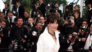 [화보] 소피 마르소, 아찔한 노출사고 겪은 레드카펫 현장