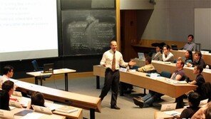 [책의 향기]학계 헤게모니 쥔 美 유학파, 참을 수 없는 존재의 가벼움