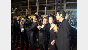 “또 한 번의 놀라운 연기”…외신, ‘무뢰한’ 전도연 극찬