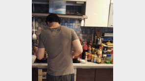 소유진,  남편 백종원 뒷태 공개…“백주부가 맛있는 아침밥  해주기”