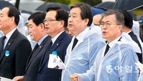 ‘임을 위한 행진곡’ 함께 부른 金-文 “5·18 분열 안타깝다”