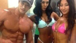 ‘폭행 논란’ 황철순, 볼륨 넘치는 비키니女들과 다정한 인증샷 ‘눈길’