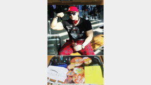 ‘징맨’ 황철순 LA 출국길 인증샷…캐리어에 韓라면 가득 “무슨 일로 떠나길래?”