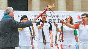 광주유니버시아드 성화 파리서 채화