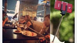 중국 유명 관광지 셀카봉 금지, 英-美 전세계 확산 추세↑…2014 최고 발명품 찬밥신세?