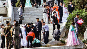 공포 숨긴 평양… 숙청 피바람 불던 날, 주민은 꽃바람