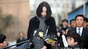 ‘땅콩회항’피해 女승무원, 조현아 엄벌 탄원서 “협박 문자도 받아”