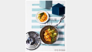 [우먼 동아일보 TV] 여름을 위한 비건 레시피  `청경채두부볶음' 푸드 스타일리스트 오용은이 제안하는 르크루제 쉐프팬 요리