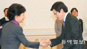 화합형보다 원칙론자 선택… ‘成게이트 난국’ 정면돌파