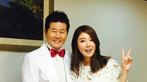 태진아, 나비와 콜라보 무대…“관객들과 옥경이 합창”