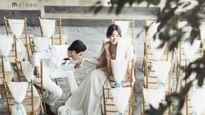 정주리 웨딩화보, 예비신랑 손키스에 행복… ‘임신까지 겹경사’