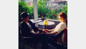 배용준, 박수진 바라보며 “평생의 인연”… 마주 잡은 손 ‘눈길’