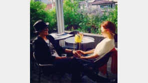 배용준 “평생의 인연 만나, 감사해”… 박수진과 ‘알콩달콩’