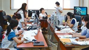 “방역복 입으면 숨이 턱턱”… 하루 15시간씩 쉼없는 전쟁