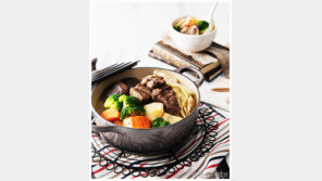 [우먼 동아일보 TV] 프랑스 전통 보양식 ‘포토푀’ 푸드 스타일리스트 김현학이 제안하는 르크루제 원형 무쇠 냄비 요리