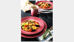 [우먼 동아일보 TV] 이탤리언 수제비 `감자뇨끼' 푸드 스타일리스트 김현학이 제안하는 르크루제 디너웨어 세트 요리