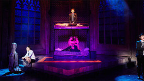 교복 입고 성행위… 마약… ‘15세可’ 겉옷에 ‘19禁’ 속살 