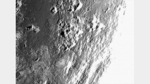 가장 가까이서 본 명왕성의 ‘속살’