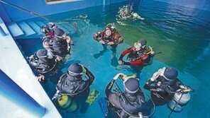 [Q매거진]맹수와도 같은 파도를 뚫고… 맨몸으로 바다와 마주하다