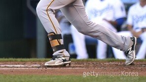 강정호 시즌 7호 홈런, 유격수로 출장 첫 타석부터 ‘홈런’… 팀은 내셔널리그 중부지구 2위