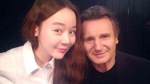 ‘인천상륙작전’ 리암 니슨-소이 인증샷…얼굴 크기 어쩌나 ‘굴욕샷은 누구?’