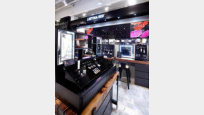 제이에스티나 레드, 롯데백화점 입점