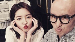 ‘택시’ 김새롬-홍석천과 다정샷 ‘찰칵’…“찬오랑 와인 마시며 심야영화 보자”