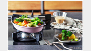 [우먼 동아일보 TV] 이열치열 무침 레시피 ‘온채소 무침’ 푸드 스타일리스트 김상영이 제안하는 르크루제 무쇠 디쉬 요리