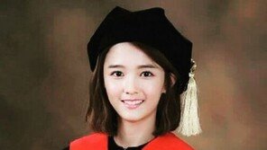 “나 이제 대졸이야” 남보라 학사모 쓰고 ‘광대 승천↑’…연예인이라 대충? ‘악바리 근성’