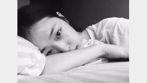 설리, 침대 셀카 공개… “잘 자라고 해줘”