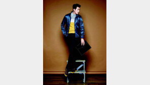 [Q매거진]가을 니트와 세련된 패턴백으로 부모님께 점수 따자! 