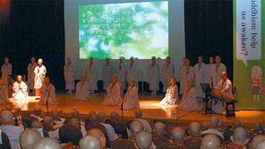 “이제 영어도 출가자 덕목” 단상 후끈 달군 스님들