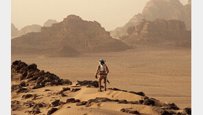 화성에 액체상태 물…인간이 화성 이주해 사는 영화가 현실로?