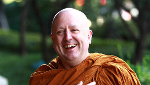 아잔 브람 스님 “섹스보다 명상이 주는 오르가슴이 100배 더 컸다”