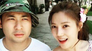 미쓰라진, 권다현과 함께 한 하와이 신혼여행 셀카 공개…표정이 왜 시큰둥?