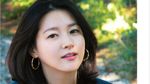 [우먼 동아일보 & 여성동아] 이영애의 환한 피부와 페미닌한 매력 따라잡기