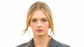 [Q매거진]무용수가 자유롭게 춤추듯… 몸 선따라 우아하게 흘러 