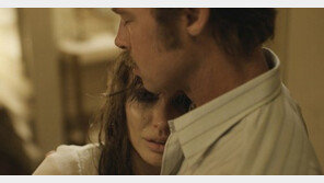 브래드 피트, 시에나 밀러와 불륜설…졸리 의미심장 발언 “우리만의 문제 있다” 무슨 뜻? 