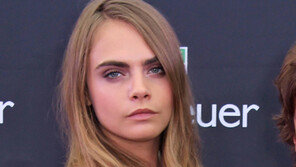 [Q매거진]강렬한 매력… 사자 얼굴새긴 ‘델레바인 에디션’ 나왔다 